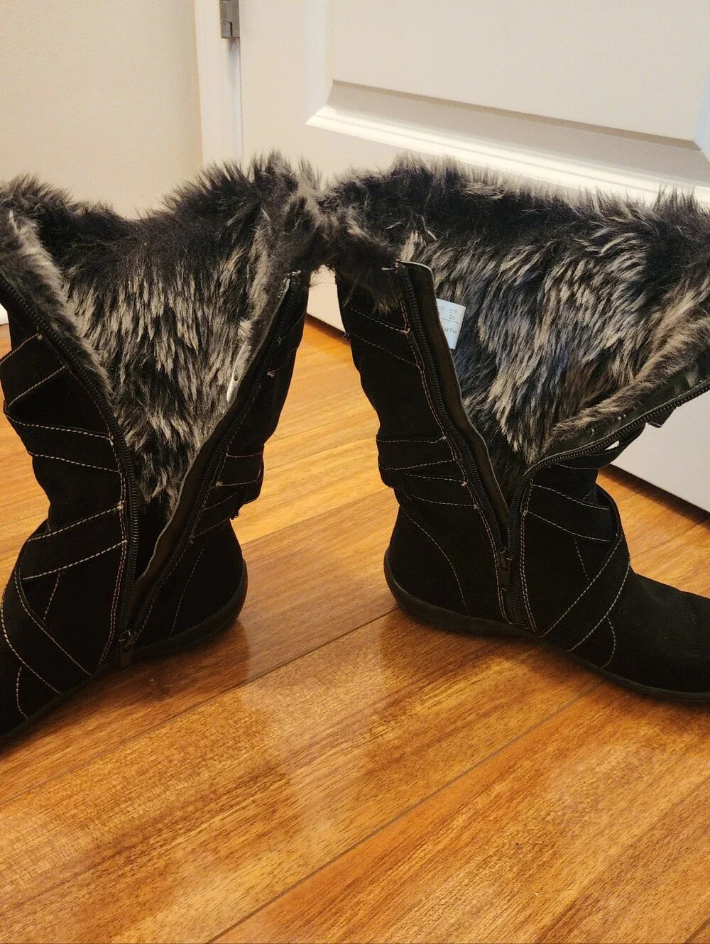 Natural Soul Black Faux-Fur Trim Women's Winter Boots Size 6